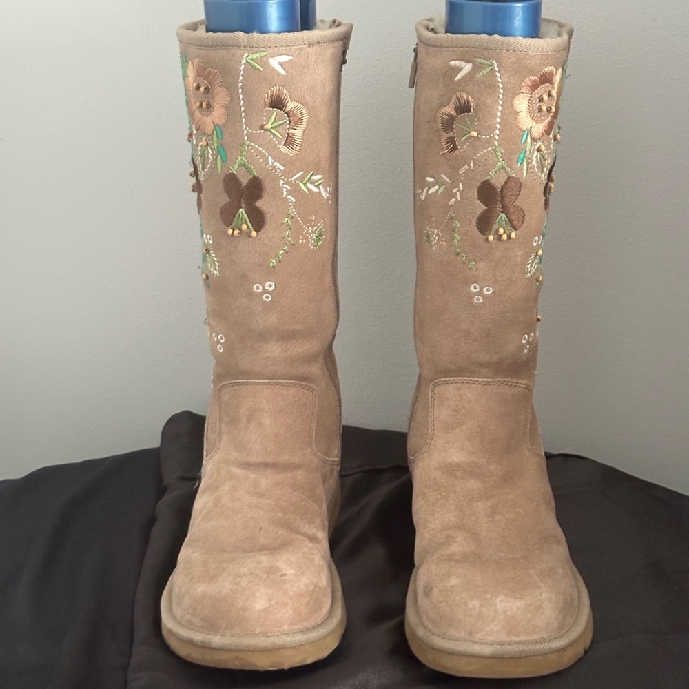 Rare Ugg Australia Embroidered Tan Women's Boots